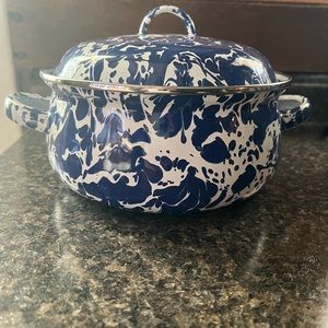 Golden Rabbit Dutch Oven enamelware